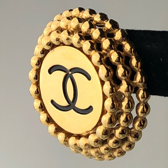 Vtg 80’s CHANEL RARE CC Logo Lrg Clip On Earrings - Picture 5 of 9
